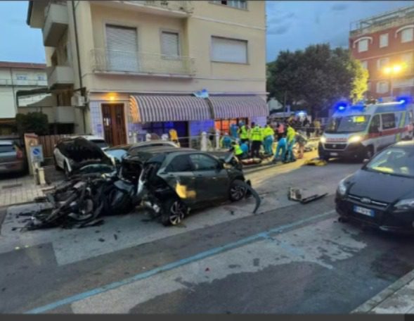 Brasileira mata duas turistas na Itália ao atravessar sinal em alta velocidade Brasileira mata duas turistas na Itália ao atravessar sinal em alta velocidade
