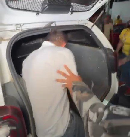 Candidato a vereador é detido em Campina Grande por suposta tentativa de agressão a Bruno Cunha Lima Candidato a vereador é detido em Campina Grande por suposta tentativa de agressão a Bruno Cunha Lima