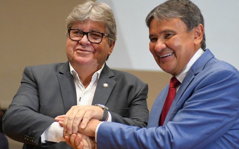 "Vai beneficiar milhões de pessoas", diz João Azevêdo sobre programa de crédito que será lançado amanhã pelo Governo Federal na Paraíba João Azevêdo e Wellington Dias.