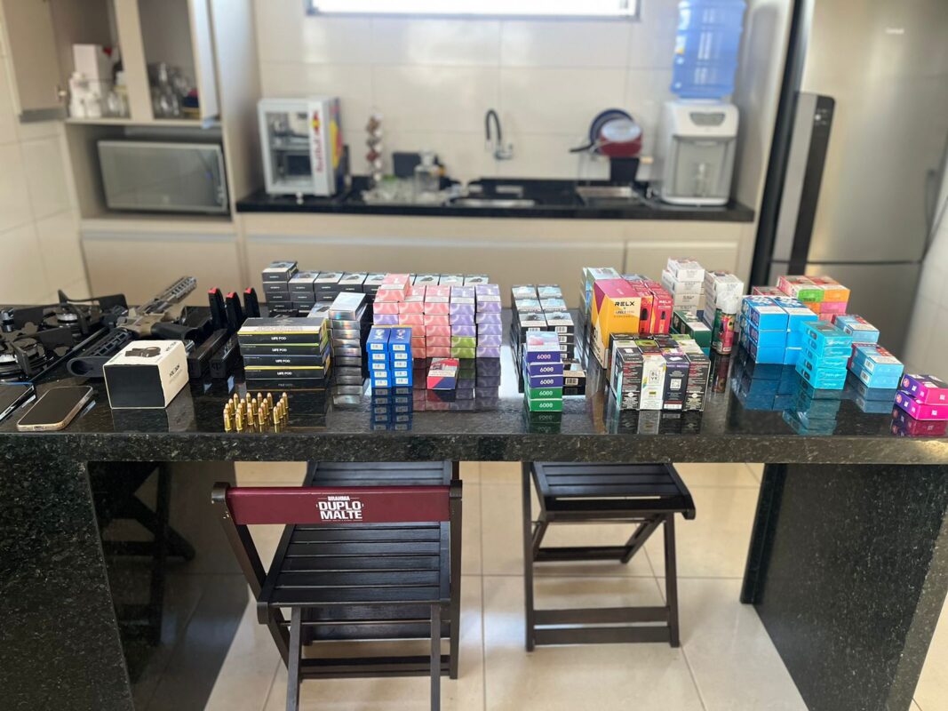 Polícia Federal prende vendedor de "vape" em flagrante durante operação em Campina Grande A Polícia Federal deflagrou na manhã desta segunda-feira, 16/9, na cidade de Campina Grande/PB , a “Operação Smoke”