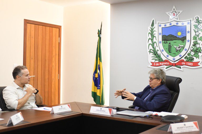 João Azevêdo destaca investimentos de mais de R$ 3 bilhões em mobilidade urbana durante reunião com ministro Renan Filho João Azevêdo destaca investimentos de mais de R$ 3 bilhões em mobilidade urbana durante reunião com ministro Renan Filho