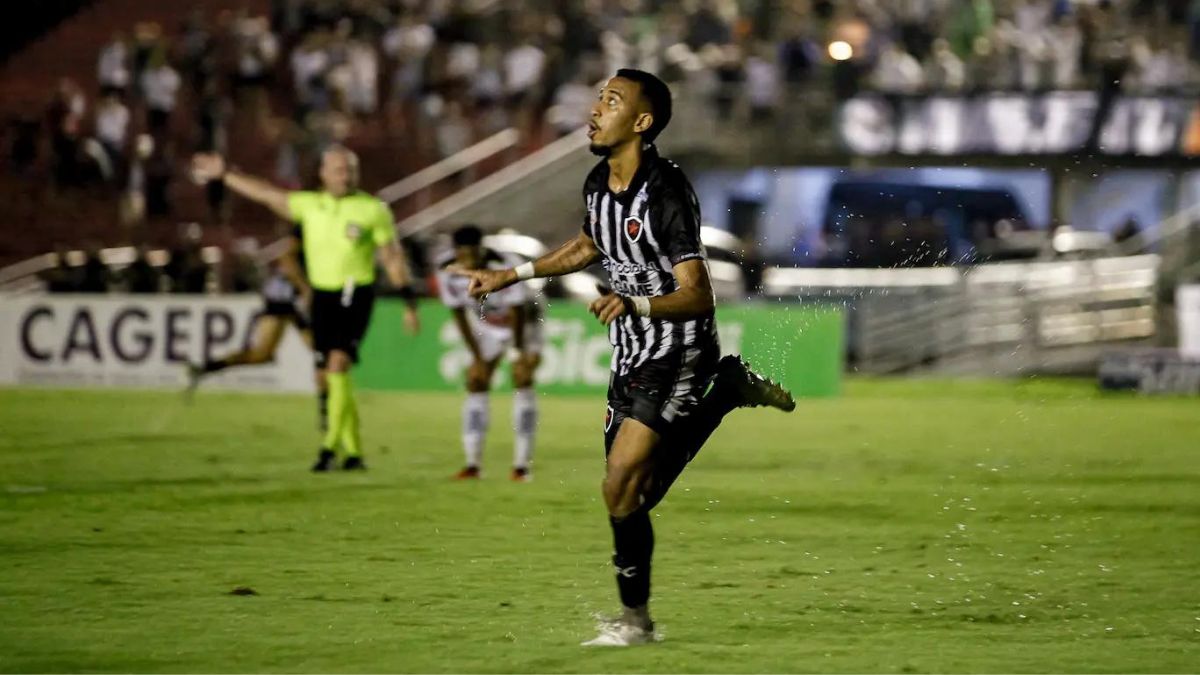 Edmundo aceita proposta de clube dos Emirados Árabes e deixa o Botafogo-PB Edmundo deixa o Botafogo-PB