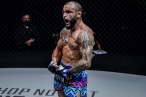 Pai de seis filhos, Lineker comemora bônus de US$ 50 mil: "A família agradece" Pai de seis filhos, Lineker comemora bônus de US$ 50 mil: "A família agradece"