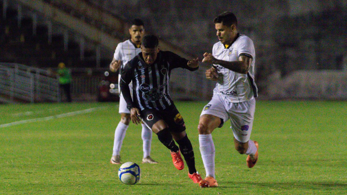 Botafogo-PB empata com o Volta Redonda e segue sem vencer no quadrangular da Série C Botafogo-PB x Volta Redonda - Foto: Cristiano Santos
