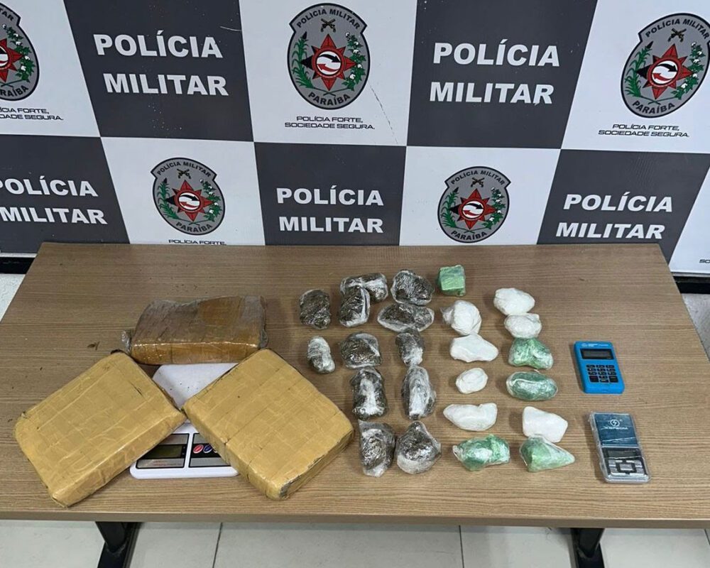Polícia desarticula ponto de tráfico e prende grupo criminoso na capital Polícia desarticula ponto de tráfico e prende grupo criminoso na capital