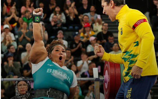 Tayana Medeiros conquista o ouro com direito a recorde paralímpico Tayana Medeiros conquista o ouro
