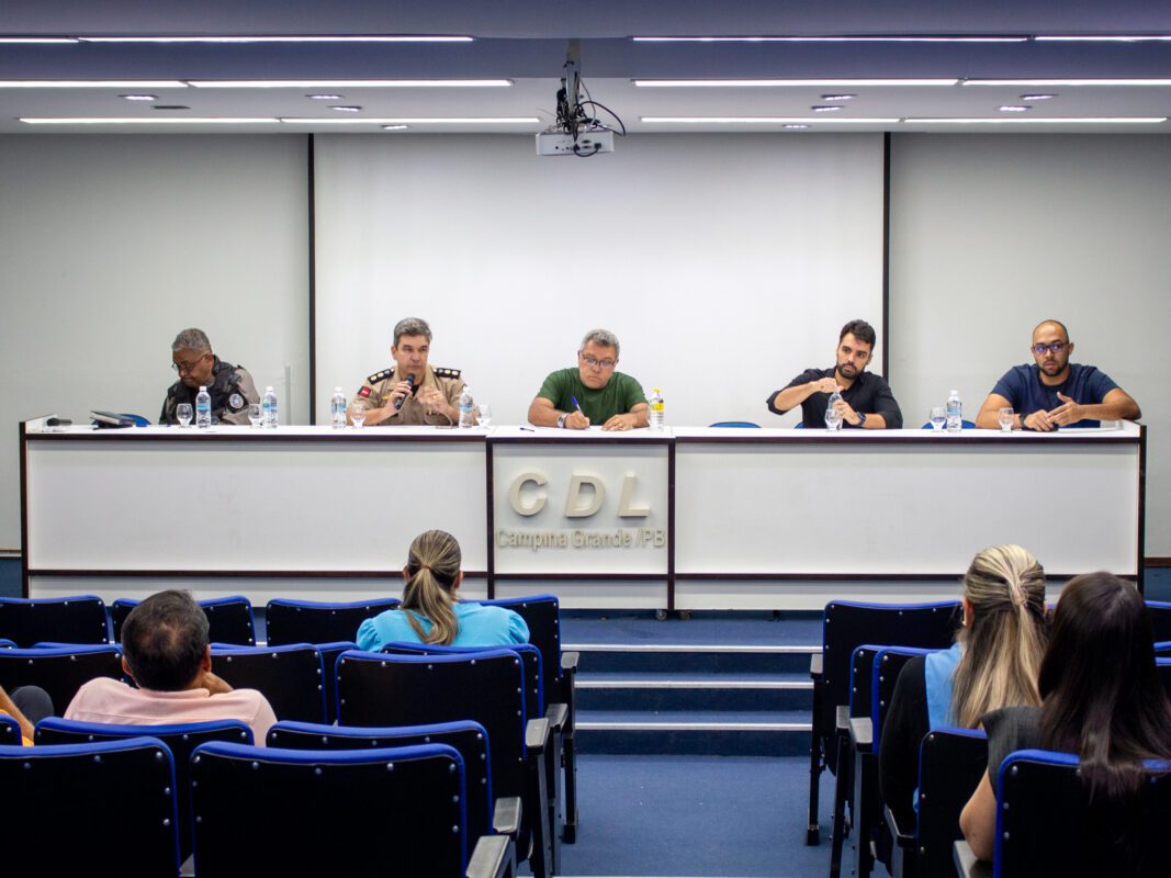 Após reunião com CDL, Polícias Militar e Civil garantem reforço da segurança no centro de Campina Grande CDL, segurança, campina grande