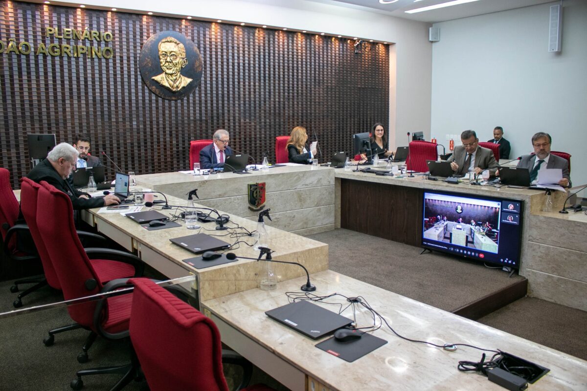 TCE dá 30 dias para prefeito de São José do Sabugi explicar irregularidades em licitação para construção de açude TCE-PB emite alerta para 30 cidades por excesso de temporários, que ultrapassam até 462% os efetivos