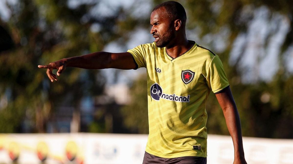 Zagueiro Reniê é dúvida no Botafogo-PB para duelo contra o Volta Redonda Reniê faz parte de lista de negociáveis pelo Botafogo-PB