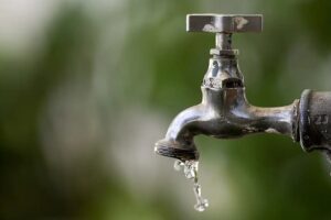 VAI FALTAR ÁGUA: Cagepa interrompe abastecimento em bairros de João Pessoa; veja quais Interrupções no abastecimento de água atingem João Pessoa. (foto: Agência Brasil)