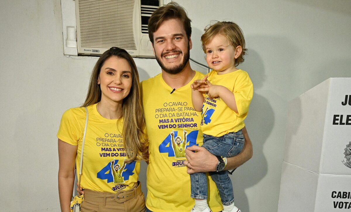 Bruno Cunha Lima vota e afirma estar confiante em relação ao resultado do segundo turno em Campina Grande Bruno Cunha Lima vota e afirma estar confiante em relação ao resultado do segundo turno em Campina Grande