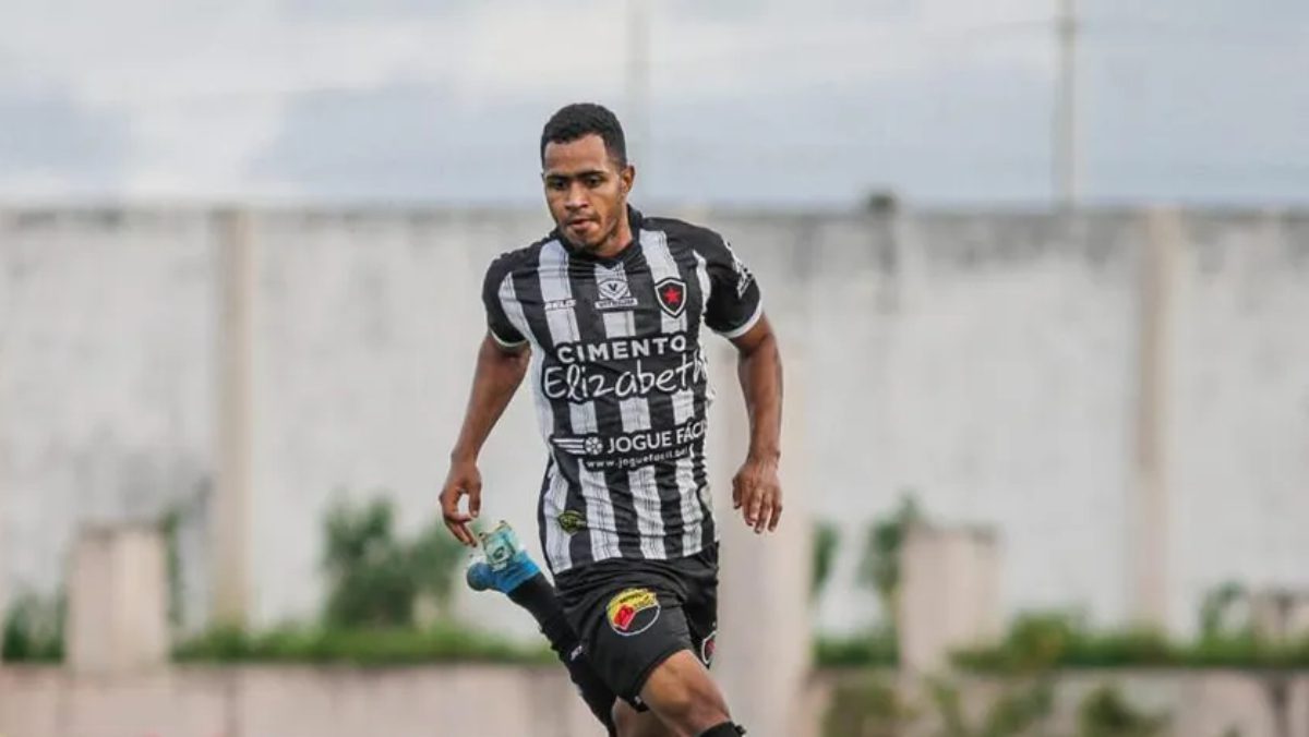 Campinense acerta contratação do lateral-esquerdo Lucas Gabriel, que estava no Dimensão Capela Lucas Gabriel acertou com o Campinense - Foto: Foto: Guilherme Drovas/Botafogo-PB