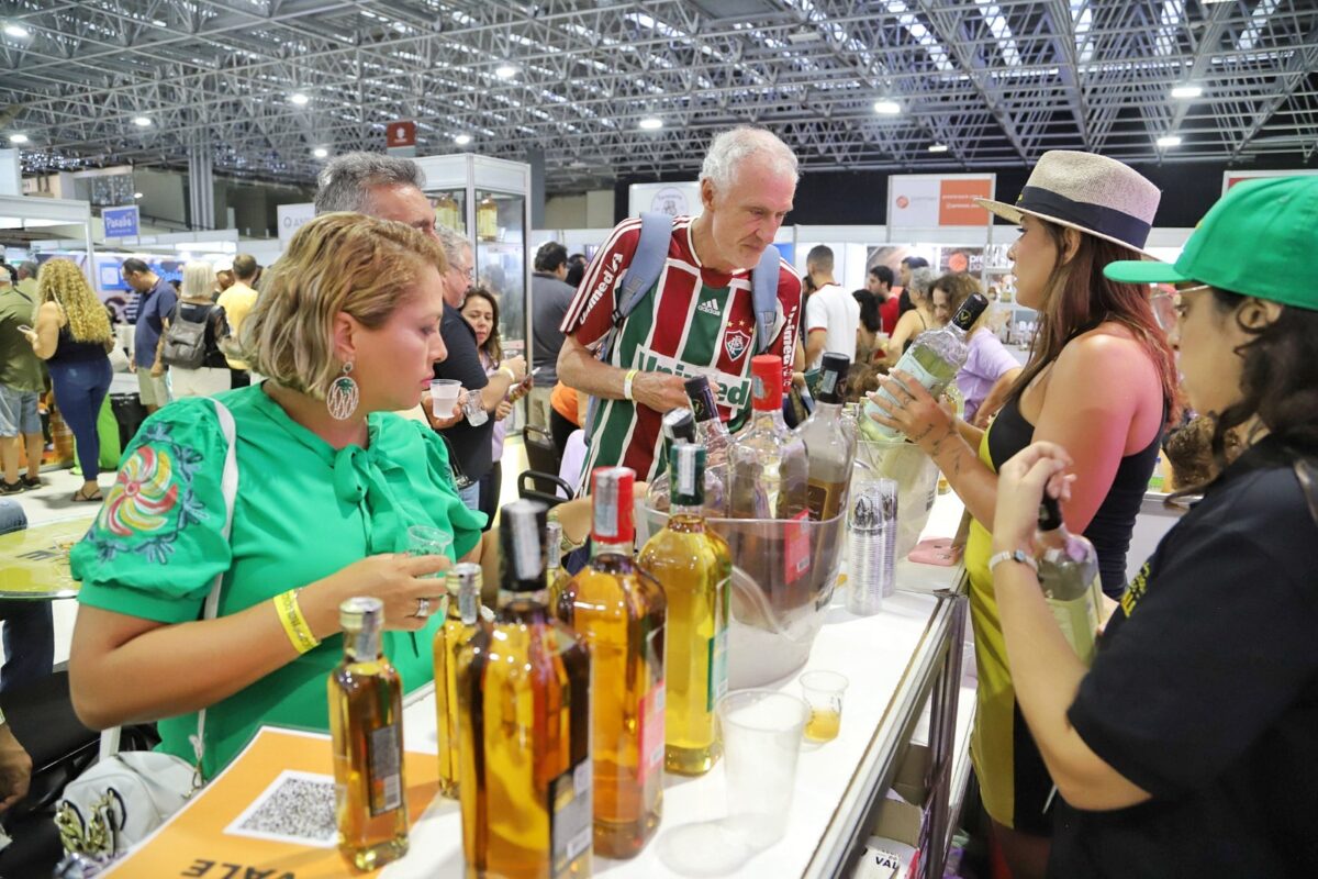 Produtores lançam manifesto contra aumento de alíquota para bebidas e criticam Reforma Tributária na 4ª edição do Brasil Cachaças Produtores lançam manifesto contra aumento de alíquota para bebidas e criticam Reforma Tributária na 4ª edição do Brasil Cachaças