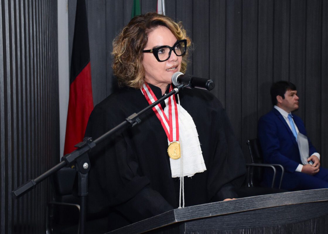 Escolhida pelo critério de merecimento, Túlia Gomes defende representatividade feminina; conheça perfil da nova desembargadora Escolhida pelo critério de merecimento, Túlia Gomes defende representatividade