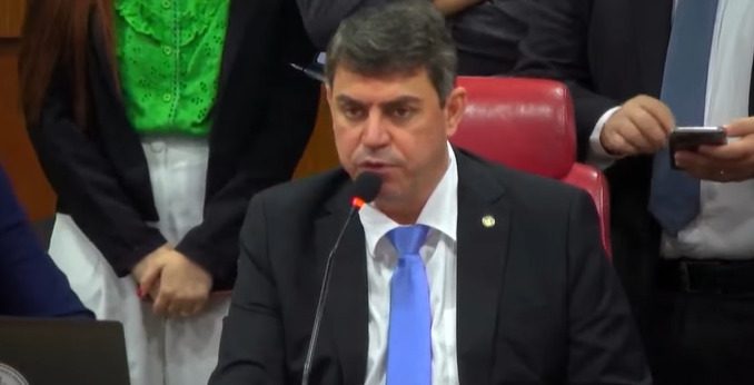 Dinho diz que embate judicial foi "apelação" de quem não aceitou derrota: "sou presidente dos 28 vereadores" Dinho diz que embate judicial foi "apelação" de quem não aceitou derrota: "sou presidente dos 28 vereadores"