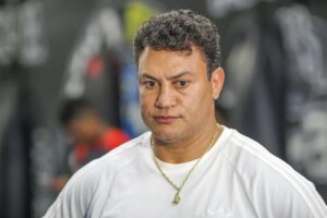Popó diz que se aposentou e escolhe adversário para despedida Popó diz que se aposentou e escolhe adversário para despedida
