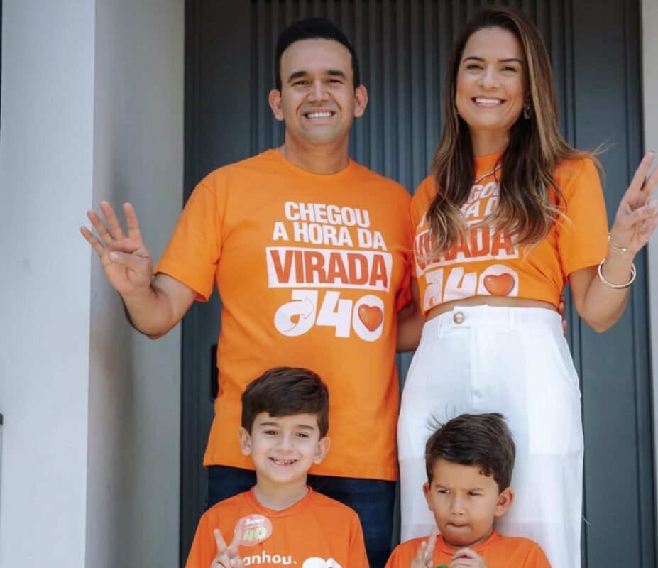 Jhony Bezerra vota em Campina Grande e acredita em 2º turno: "vamos conversar com todos para vencer" Jhony Bezerra vota em Campina Grande e acredita em 2º turno: "vamos conversar com todos para vencer"