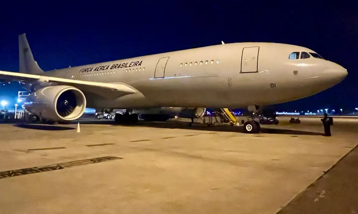 Avião da FAB chega ao Líbano para resgatar brasileiros Avião da FAB chega ao Líbano para resgatar brasileiros
