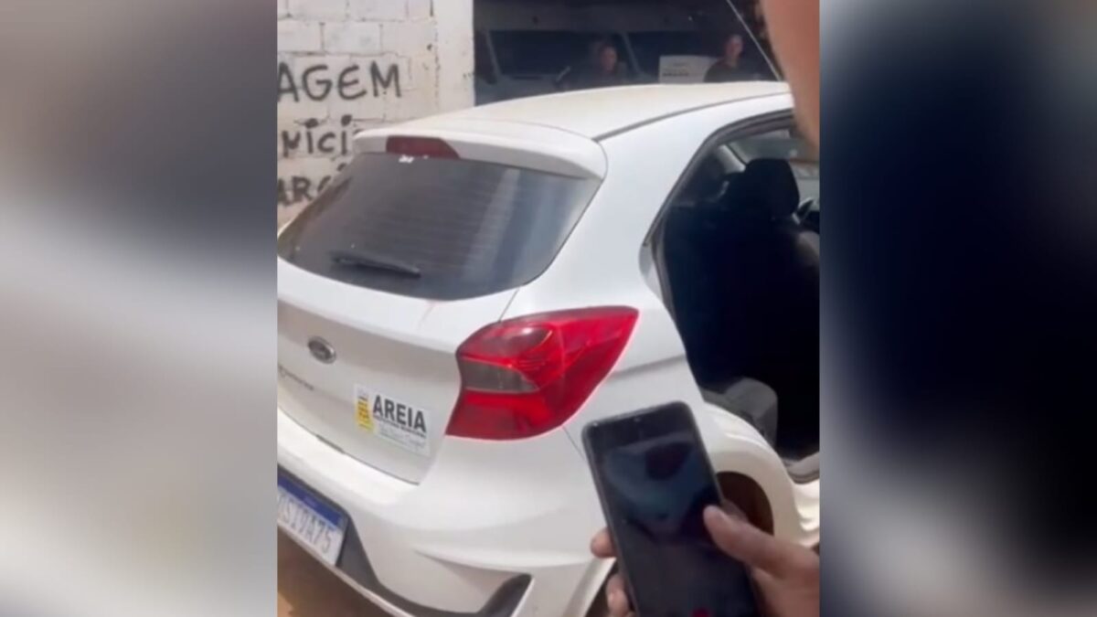 VÍDEO: Justiça Eleitoral apreende cestas básicas em carro da Prefeitura de Areia após moradores registrarem suposta distribuição areia, carro, cestas básicas