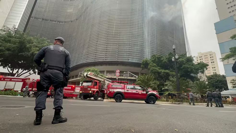 Incêndio atinge apartamento no Copan, prédio histórico no Centro de São Paulo incêndio, copan, são paulo