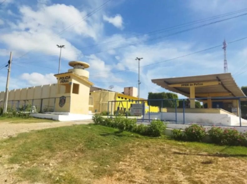 Jovem morre após passar mal dentro de penitenciária em Patos Jovem morre após passar mal dentro de penitenciária em Patos