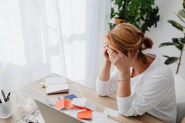 Saúde financeira também impacta o bem-estar e psicólogos aconselham evitar armadilhas da Black Friday Saúde financeira também impacta o bem-estar e psicólogos aconselham evitar armadilhas da Black Friday