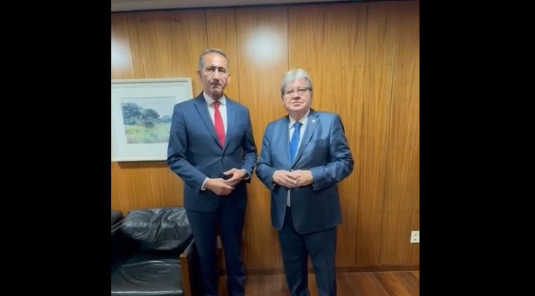 João Azevêdo vai novamente a Brasília e recebe garantia de ministro para os recursos da Operação Carro-Pipa joão azevêdo, Waldez Góes