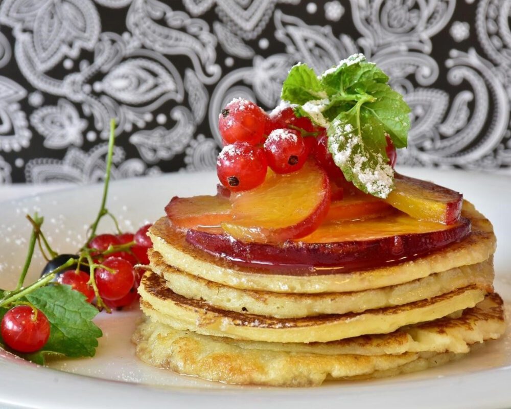 Panquecas de banana e aveia, uma opção saudável para seu café da manhã Panquecas de banana e aveia, uma opção saudável para seu café da manhã
