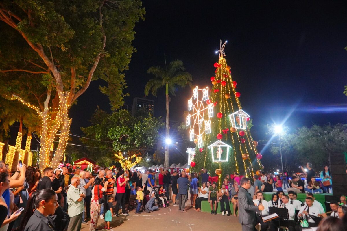 Campina Grande ganha 'vila gastronômica', com decoração natalina, no Açude Velho Natal Campina Grande