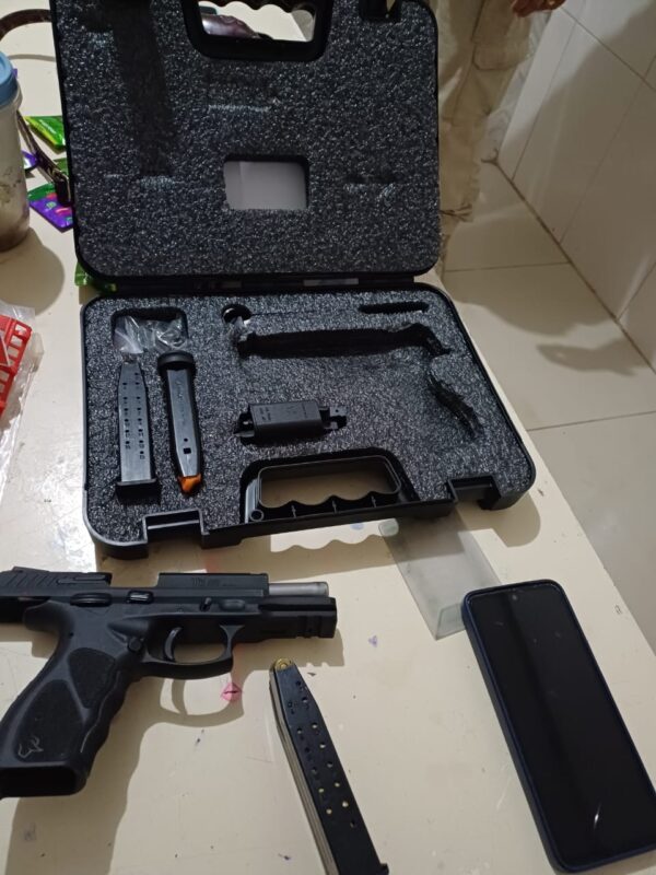 Operação prende dez assaltantes de banco e diversas armas de fogo, na Paraíba; mais nove são presos em outros estados Operação prende dez assaltantes de banco e diversas armas de fogo, na Paraíba; mais nove são presos em outros estados