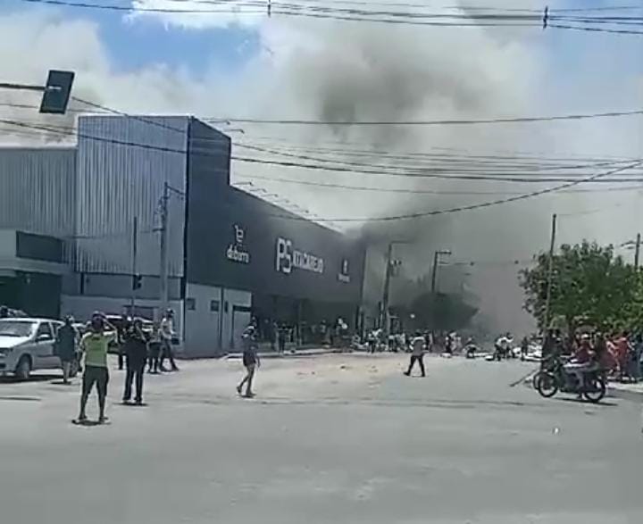 Após incêndio em supermercado, inauguração é adiada e dona dá testemunho de fé: "Deus que deu livramento à nossa equipe" incendio, supermercado, picuí