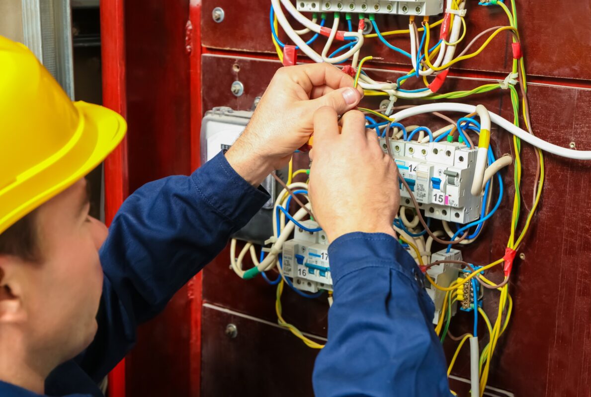 Mais de 15 reeducandos se formam eletricistas pelo IFPB em formatura pioneira na Paraíba Mais de 15 reeducandos se formam eletricistas pelo IFPB em formatura pioneira na Paraíba