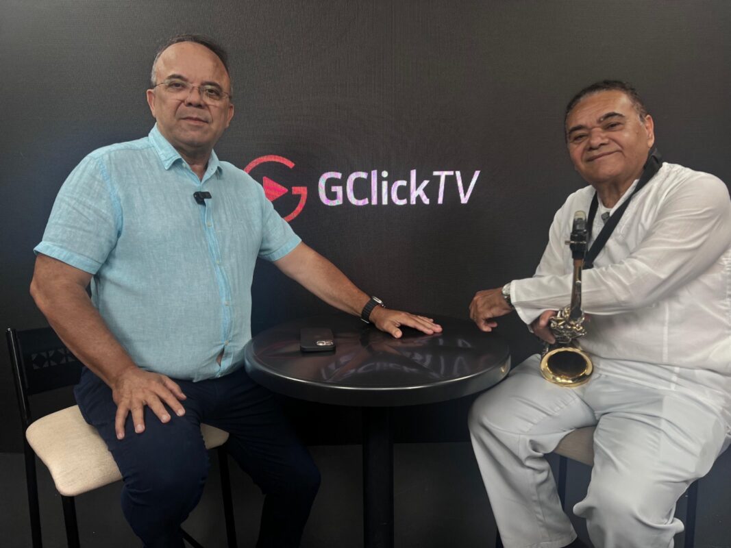 "Tive uma visão" revela Jurandy do Sax sobre o que motivou tocar Bolero de Ravel na canoa, na Praia do Jacaré "Tive uma visão" revela Jurandy do Sax sobre o que motivou tocar Bolero de Ravel na canoa, na Praia do Jacaré