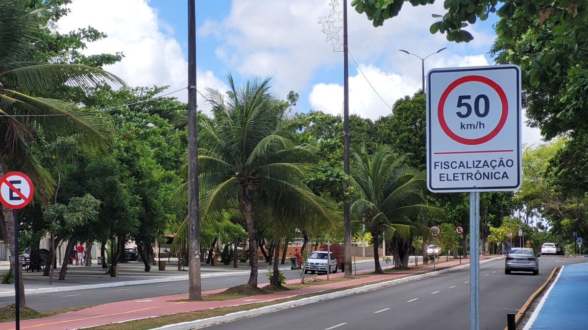 Lombadas eletrônicas são instaladas no Parque das Três Ruas, nos Bancários Lombadas estão sendo instaladas no Parque das Três Ruas. (foto: Joaquim Neto/ClickPB)