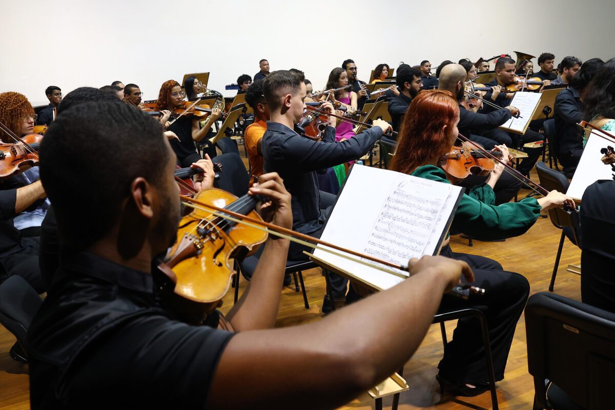 Orquestra Sinfônica Jovem da Paraíba faz concerto destacando música brasileira e tem solo de trompete A Orquestra Sinfônica Jovem da Paraíba apresenta concerto, nesta quinta-feira