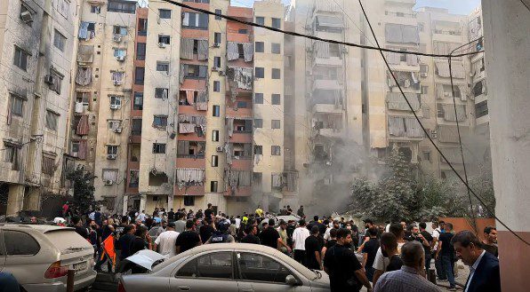 Bombardeio israelense no norte de Beirute deixa pelo menos 20 mortos Bombardeio israelense no norte de Beirute deixa pelo menos 20 mortos