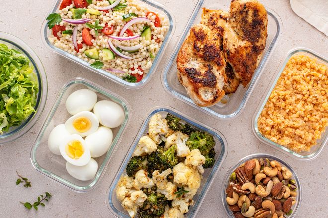 Conheça 5 alimentos para comer à noite e perder gordura localizada Se você quer perder gordura localizada rápido, deve comer apenas estes 5 alimentos à noite