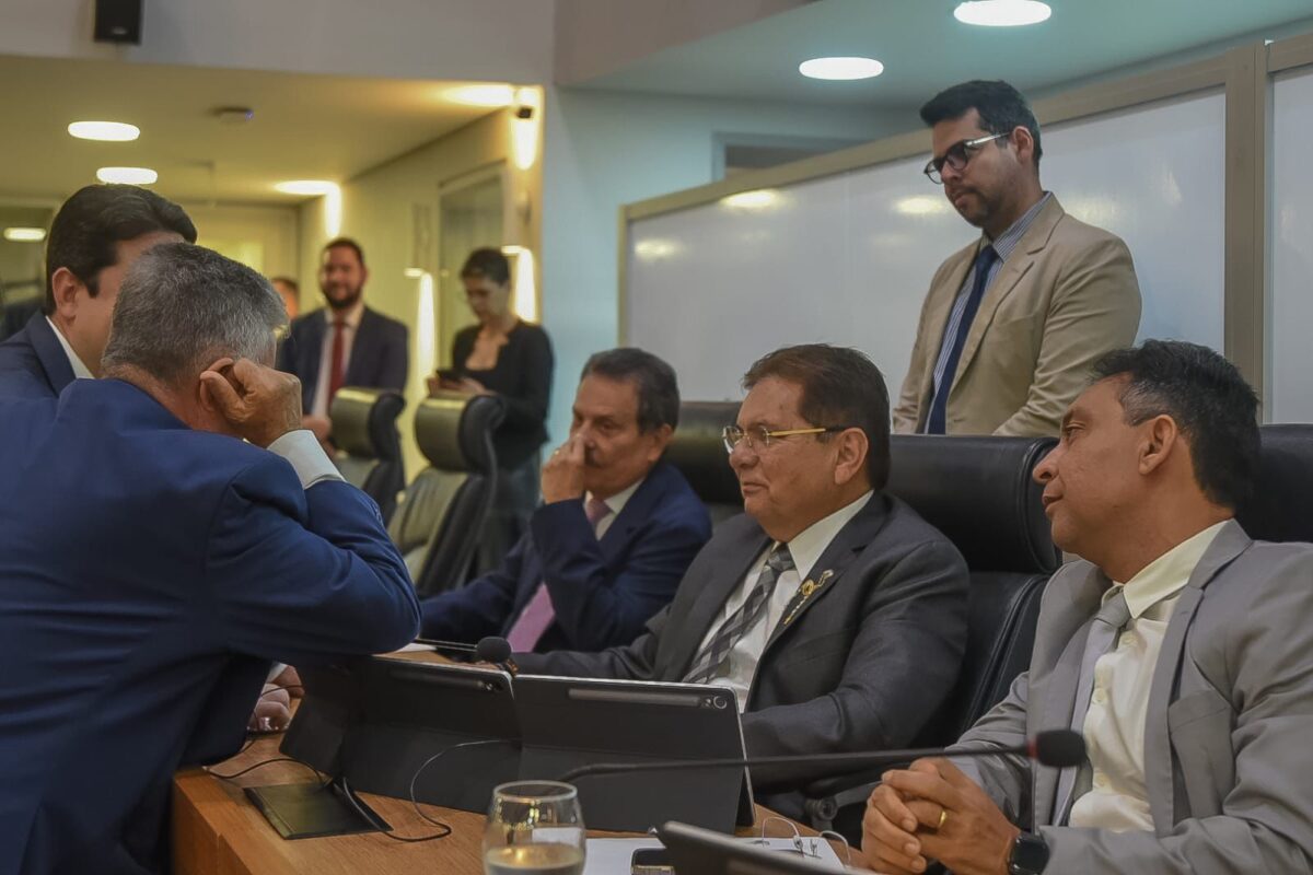Deputados defendem legalidade da eleição do 2º biênio da Mesa Diretora da ALPB Deputados defendem legalidade da eleição do 2º biênio da Mesa Diretora da ALPB