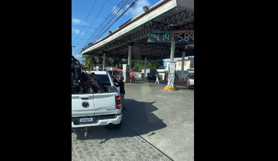 VÍDEO: influenciadores que iriam entregar prêmios são assaltados em João Pessoa; criminoso levou cordões e anel de ouro Influenciadores, Ladrão, Crime