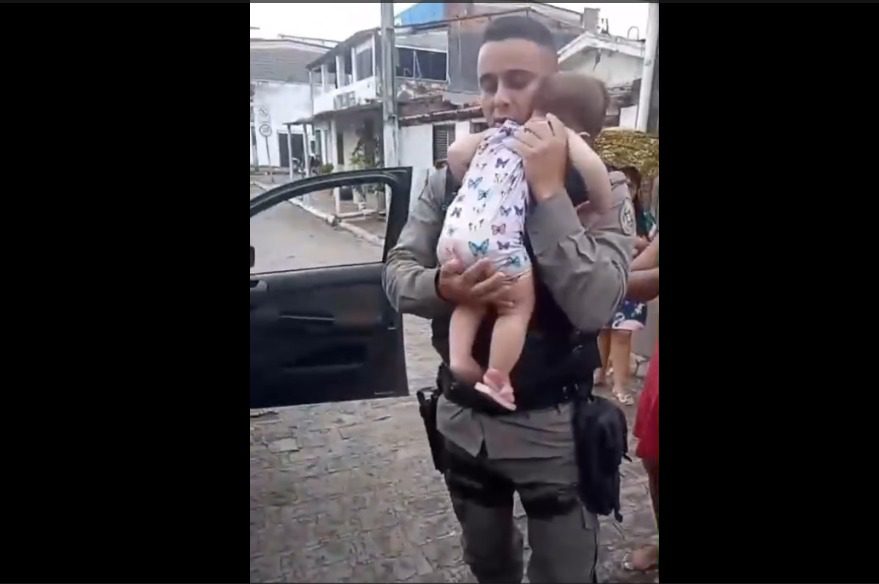Policial Militar salva bebê de engasgo em Cabedelo Policial Militar salva bebê de engasgo em Cabedelo