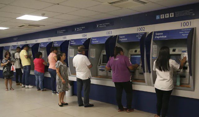 Prazo para sacar abono salarial PIS-Pasep 2024 termina hoje Valor do abono salarial é proporcional ao tempo de serviço do trabalhador no ano-base — Foto: José Cruz/Agência Brasil