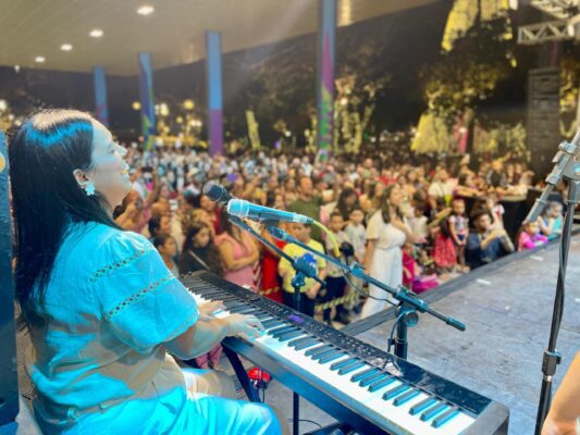 Polos do Natal Iluminado ficaram lotados e teve atrações culturais diversificadas.