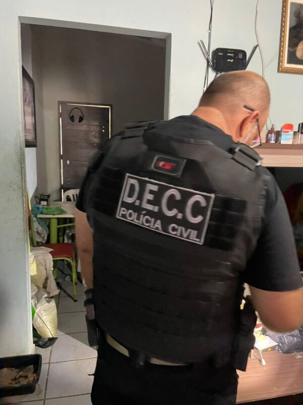 Homem é preso suspeito de 'estupro virtual' contra mulheres na Paraíba; entenda o caso Homem foi preso pela DECC.