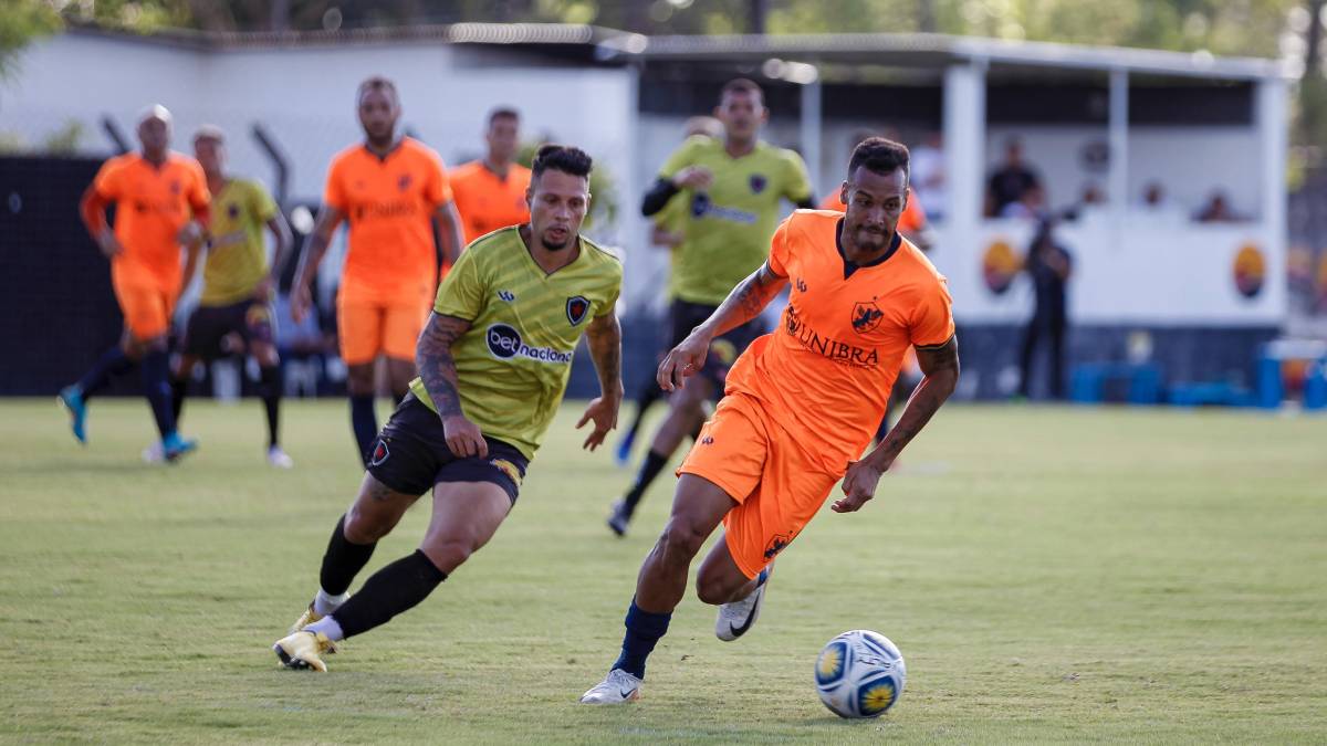 Botafogo-PB e Retrô empatam sem gols em jogo-treino no CT da Maravilha do Contorno Botafogo-PB e Retrô empatam em jogo-treino. Foto: Cristiano Santos/Botafogo-PB