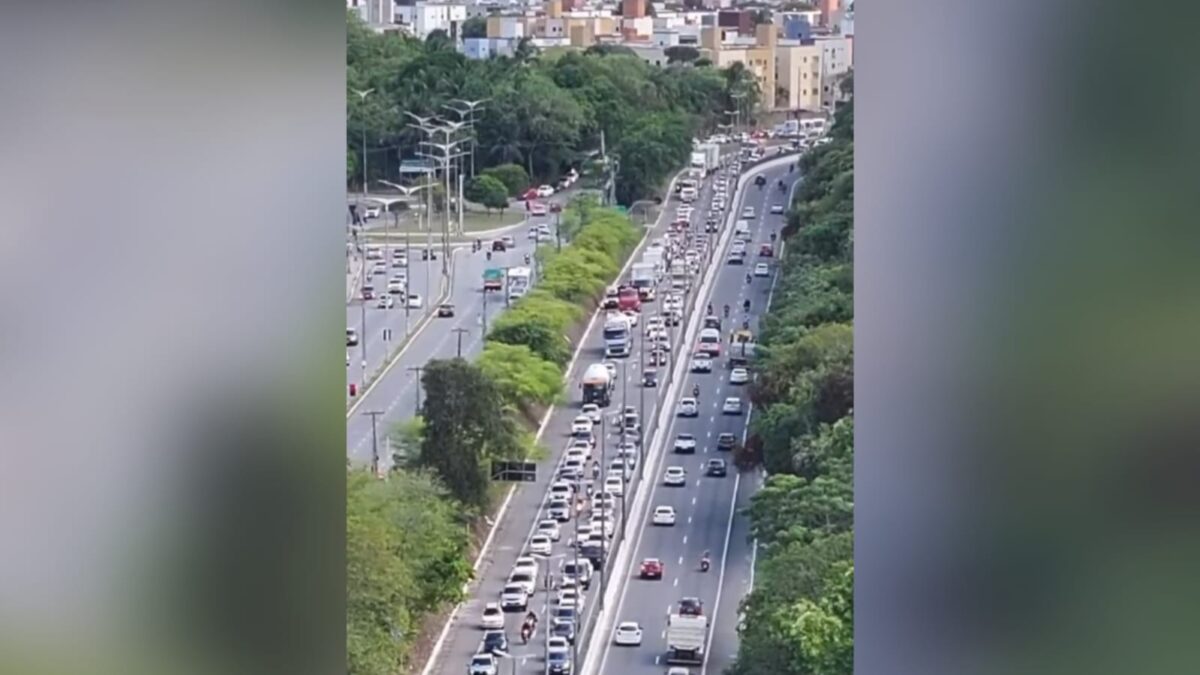 VÍDEO: BR-230 segue com dia de caos e registros de trânsito lento em João Pessoa trânsito lento, br-230, joão pessoa