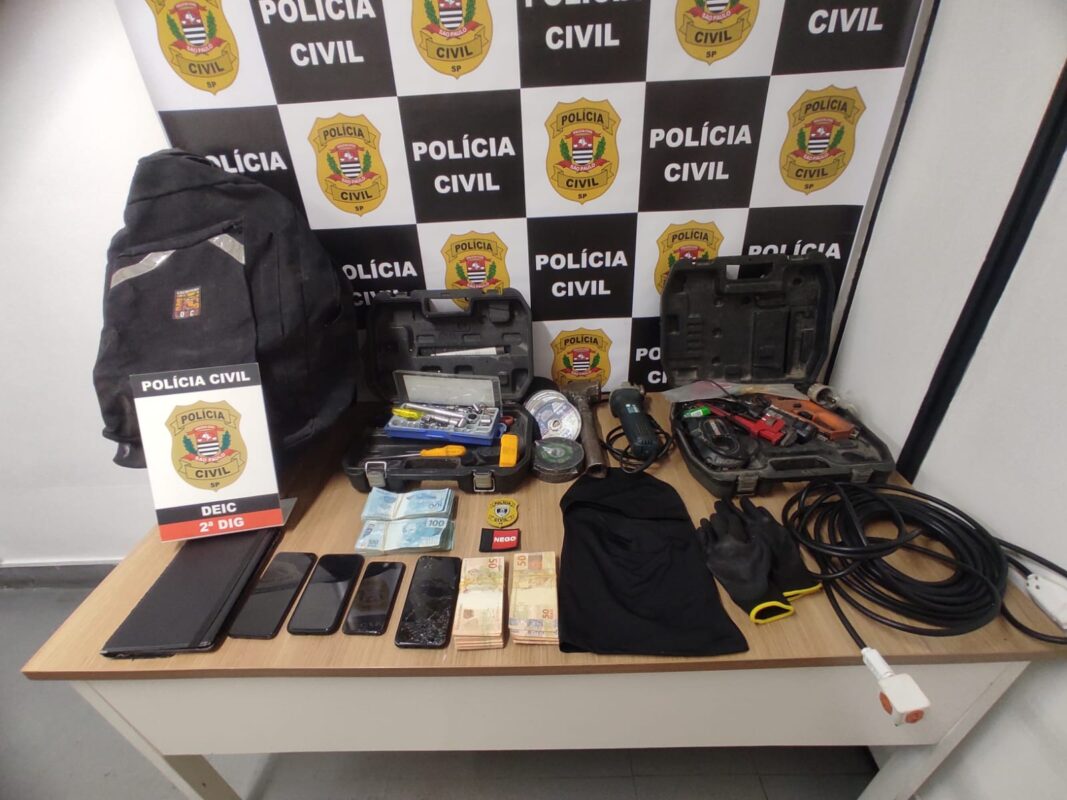 Seis integrantes de organização criminosa são presos em operação da Polícia Civil contra explosões e furtos de agências bancárias na Paraíba Seis integrantes de organização criminosa são presos em operação da Polícia Civil contra explosões e furtos de agências bancárias na Paraíba