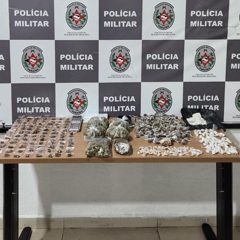 Mais de 500 porções de skank, crack e cocaína são apreendidas em Mangabeira Mais de 500 porções de skank, crack e cocaína são apreendidas em Mangabeira