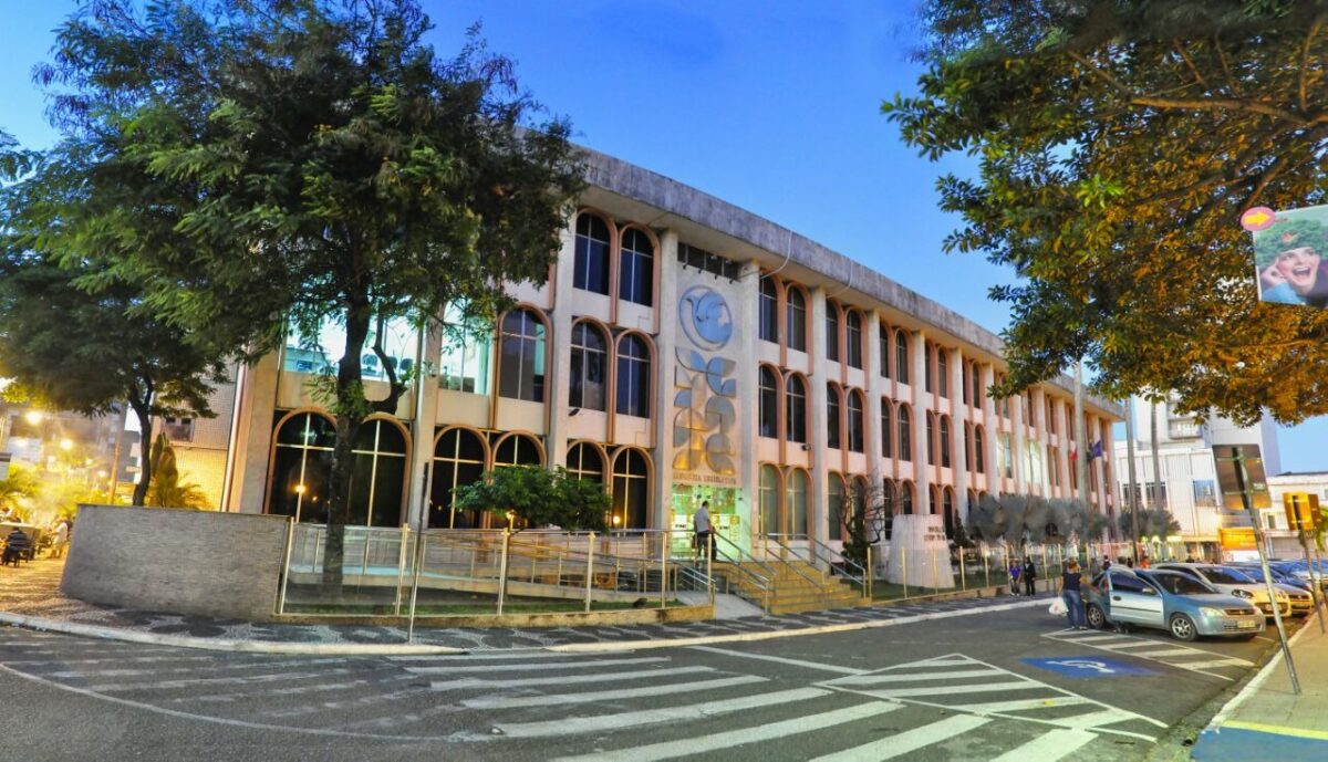 Assembleia Legislativa da Paraíba deve votar LOA 2025 até a quarta-feira; valor estimado é de quase R$ 22 bilhões o valor estabelecido como remuneração do Presidente da Assembleia (valor anual de R$ 554.330,52) supera o valor fixado para o Ministro do Supremo Tribunal Federal
