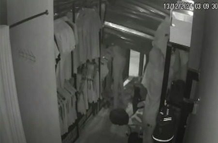 Criminosos arrombam loja de roupas e roubam produtos em Cruz das Armas Criminosos arrombam loja de roupas e roubam produtos em Cruz das Armas
