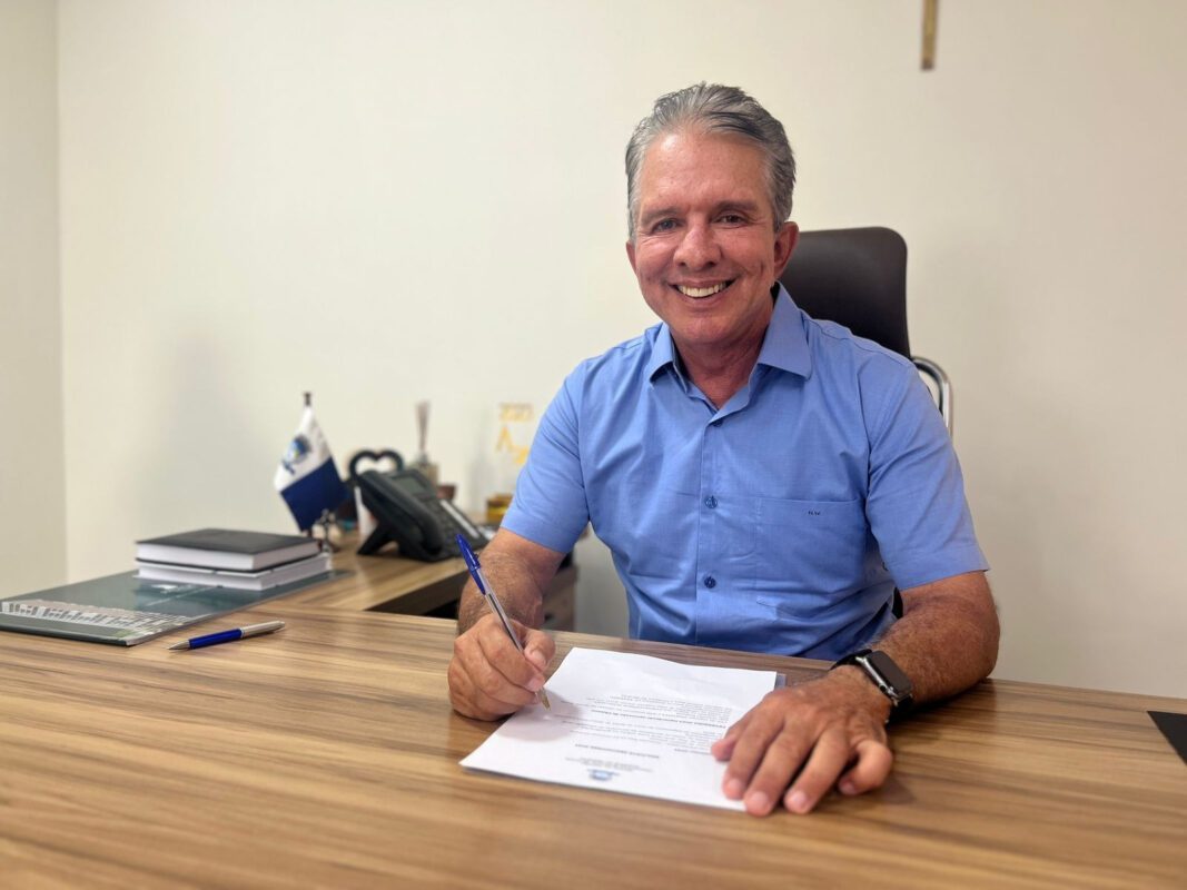 Gestão Nabor: Prefeitura de Patos é 1° Lugar em Transparência Pública e Recebe Selo Ouro do TCE-PB Nabor Wanderley, prefeito de Patos, é pai de Hugo